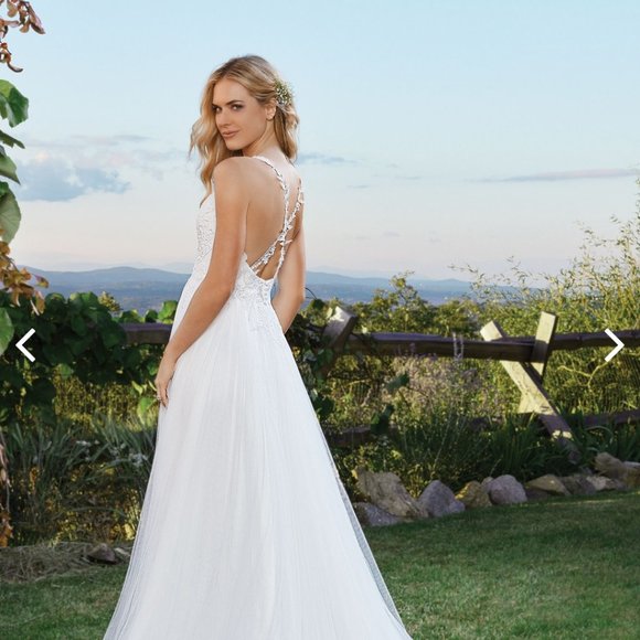 Beautiful Wedding Dress - Picture 3 of 4